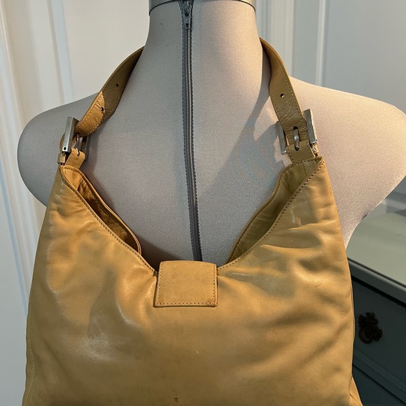 π₯ Vintage Fendi leather purse π₯ - Picture 8 of 16